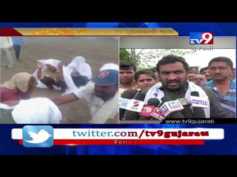 Farmers hold condolence meet (Besna) of crops damaged due to dry spell in Rajkot's Jetpur