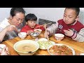 一盤酒糟炒笋，媳婦想像成紅燒肉，孩子吃得好香 | Sauteed bamboo shoots with distillery dregs, the children eat very fragrant