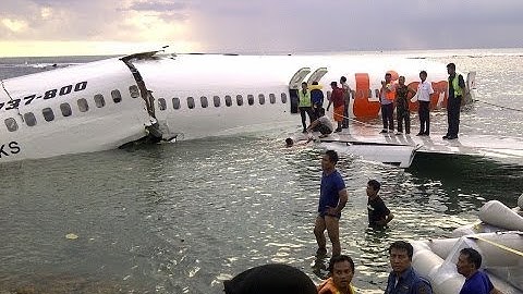 So überlebst du einen Flugzeugabsturz!