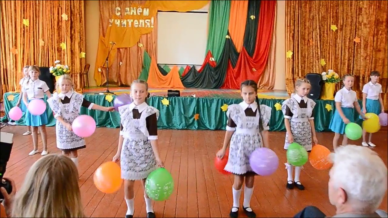 Танец с шарами в школе. Что такое шар в школе танец. Видео танец с воздушными шарами в детсаду. Танец с шарами день России.