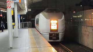（4K高画質）651系1000番台OM-204編成が浦和駅4番線に特急スワローあかぎ号として到着する動画