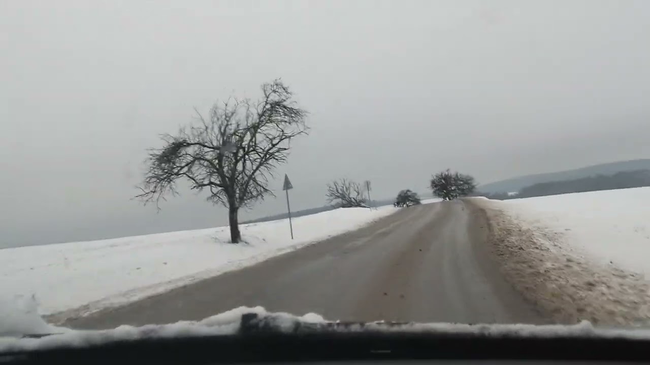 Sáng 17.2.26 tức mùng một Tết, đưa Thị Nở đi Brezova để kịp đi làm.Xe bus từ Myjava chậm chân.