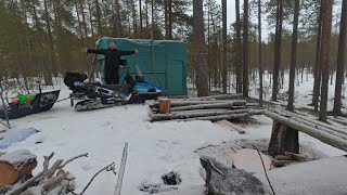 ЧТО СТАЛО С ХИЖИНОЙ ОХОТНИКА В ТАЙГЕ. РЫБАЛКА НА ДИКОЙ РЕКЕ. ЩУКА НА ЖЕРЛИЦУ. ДИКАЯ РЫБАЛКА В ТАЙГЕ