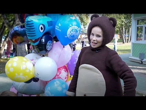 Видео: Маленькая Вера - Медведь и дядя Фёдор распаковывают подарки