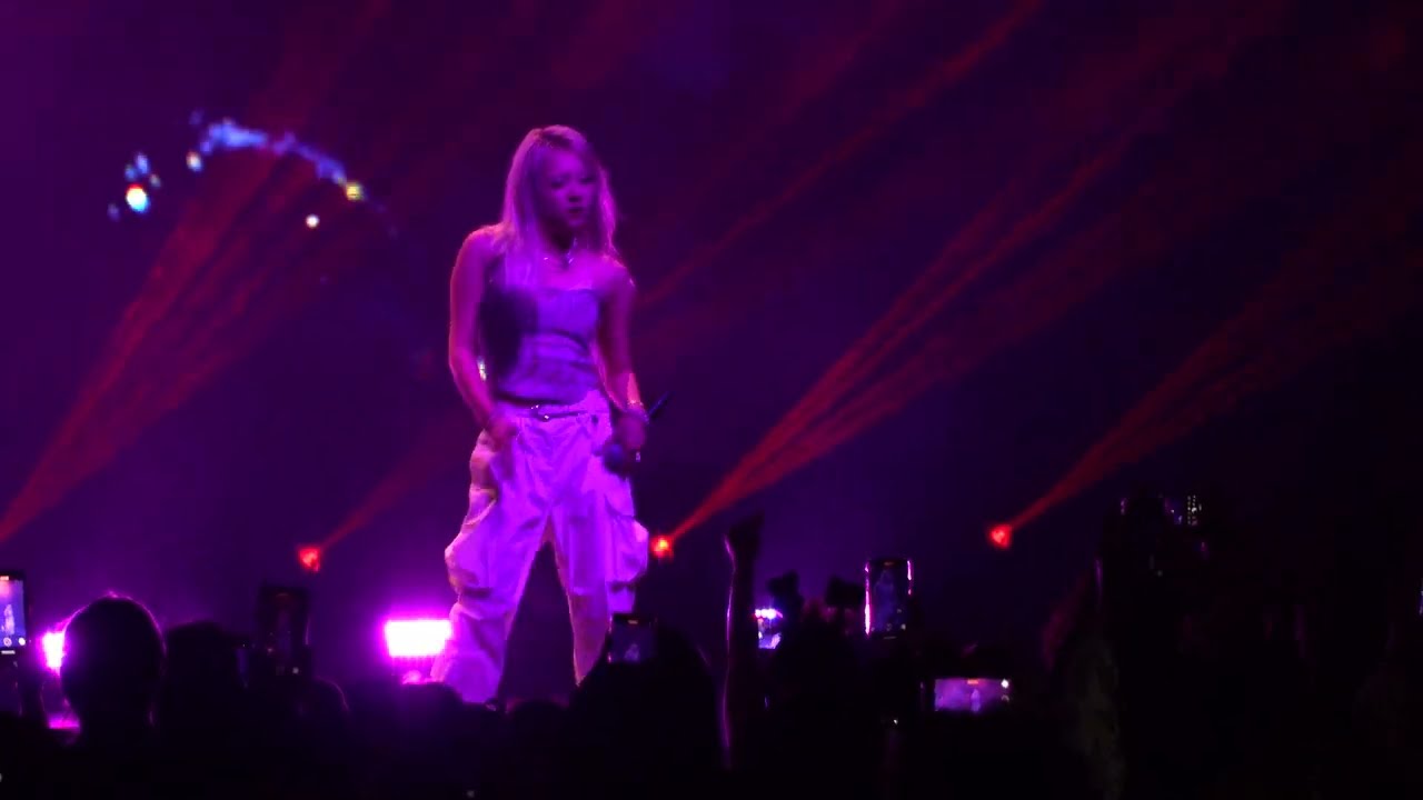 KARD (Jiwoo) - Take You Down @ Kings Theatre, Brooklyn 08-12-22