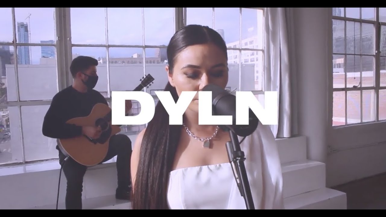 DYLN - Box (Live Performance) auf YouTube ansehen DYLN - Box (Live Performance) auf YouTube ansehen