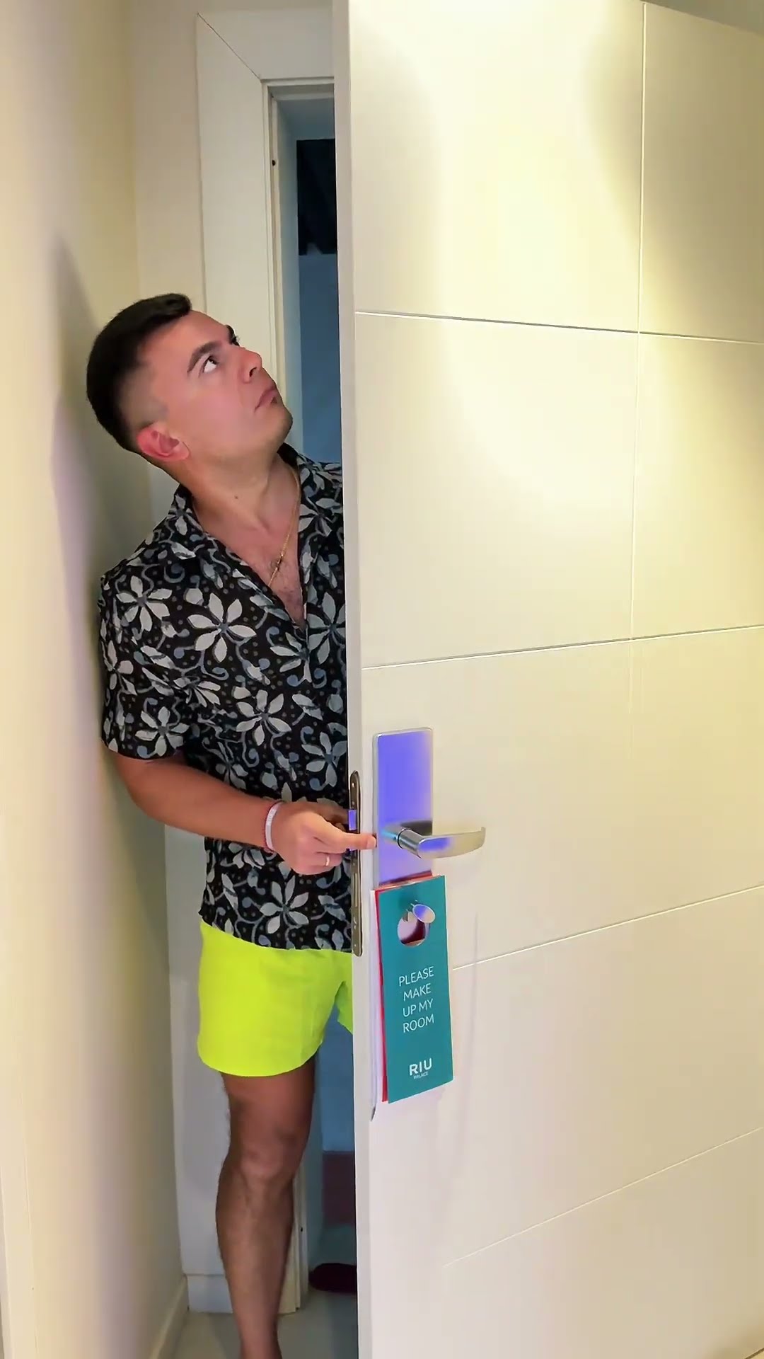 Laughing door by Tsuriki Show