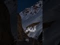 یکی چون ماهی در شست یکی بی چاره یکی پول مست عجب دنیاست این دنیا آهنگ غمگین عجب دنیاست این دنیا یکی چون ماهی در شست یکی بی چاره یکی پول مست عجب دنیاست این دنیا آهنگ غمگین عجب دنیاست این دنیا