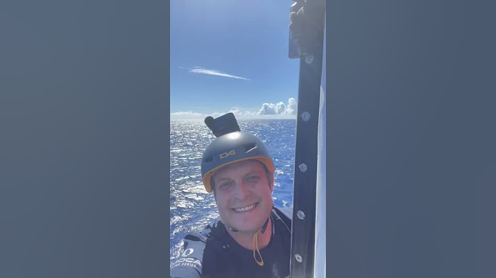 Oliver Heer at the top of his mast | Vendée Globe 2024