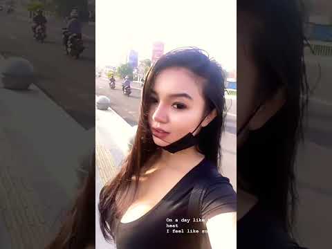 Monica Ardhea TOGE Baju Hitam