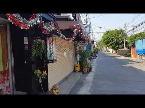 A Sunday morning stroll on the infamous Soi 80 in Hua Hin Thailand ... Lovely - เดินไปเดินมา ...