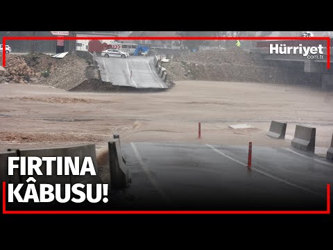 Fırtına Antalya'yı Vurdu! Dalgaların Boyu 3 Metreyi Aştı, Ağaçlar Söküldü