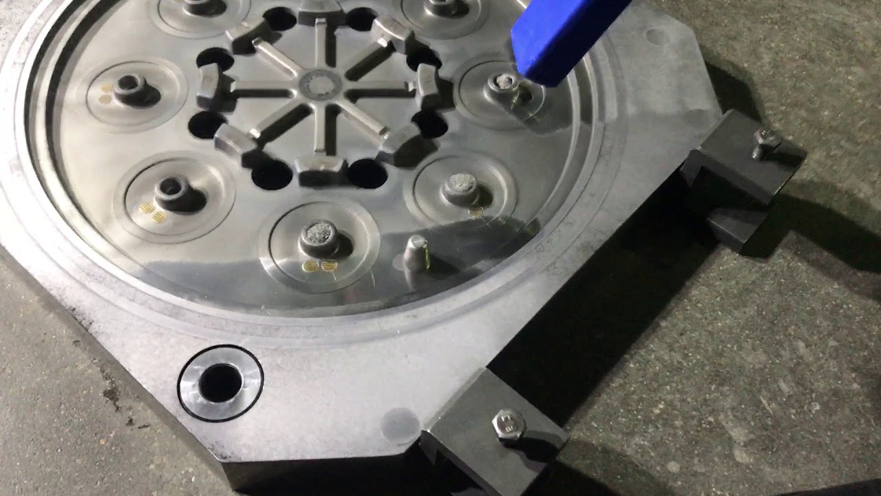 Очистка литьевой формы алюминия (песчаная форма) криогенным бластингом ...