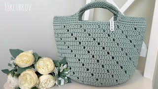 It is very beautiful and super eye. A crocheted bag with classic a diagonal fillet pattern.