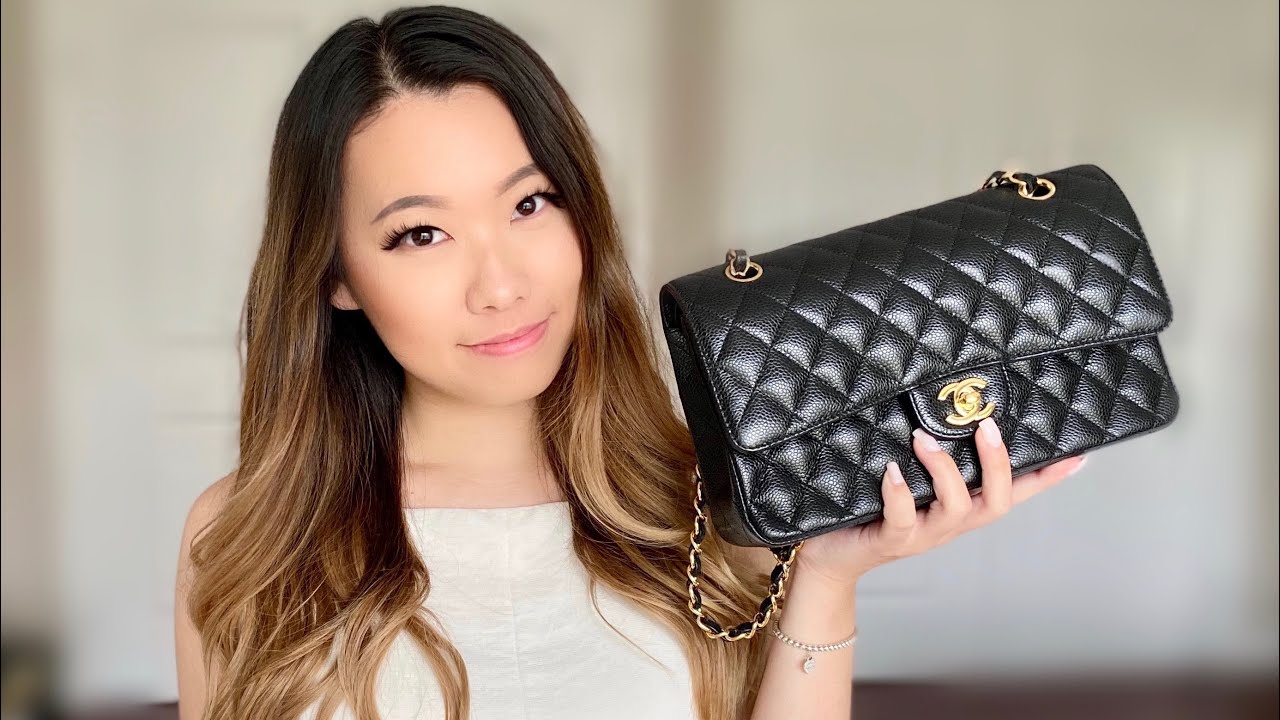 WHAT'S IN MY BAG, Chanel Medium Classic Flap