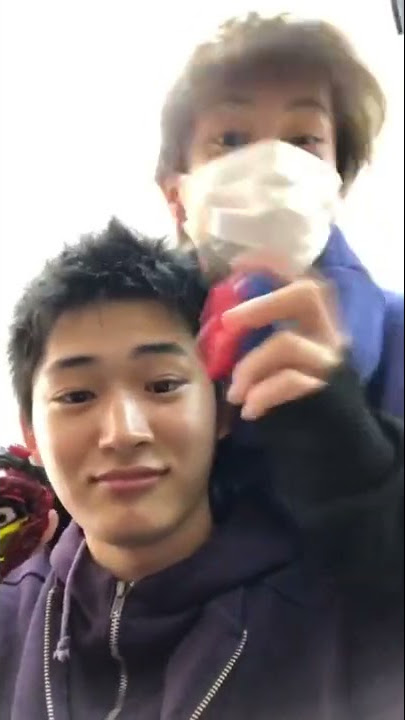 Geiz and Sougo playing Rider watches