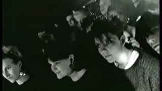 Meine Top 25 Single Charts vom 25.07.1986 (40. Jubiläum)
Und hier sind die Songs der Woche:
25. Amazulu - Too Good To Be Forgotten
24. Easterhouse - Whistling In The Dark
23. Freiberg & Conditors - Pass Auf Mein Freund
22. The Smiths - Panic
21. Jeff Thomass - Lucy Is Back In Town
20. Icehouse - Mr. Big
19. The Outfield - All The Love In The World
18. Sandra - Innocent Love
17. GTR - When The Heart Rules The Mind
16. The Church - Tantalized
15. Nacht Und Nebel - Victoria 2000
14. Owen Paul - My Favourite Waste Of Time
13. Animotion - I Want You
12. a-ha - Hunting High And Low
11. Michél Van Dyke - Physical Now
10. Big Country - The Teacher
9. Kim Wilde - Schoolgirl
8. David Bowie - Underground
7. Midge Ure - Call Of The Wild
6. Gary Numan - I Cant Stop
5. Double - Woman Of The World
4. Furniture - Brilliant Mind
3. Hipsway - Ask The Lord (New Version)
2. Falco - The Sound Of Musik
1. Nick Heyward - Over The Weekend Meine Top 25 Single Charts vom 25.07.1986 (40. Jubiläum)