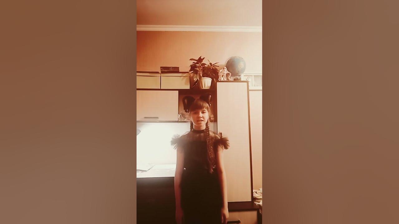 уэнздей с ушками котика 🤯😱😱 - YouTube