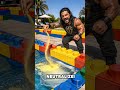 John Cena sai da piscina — está feito