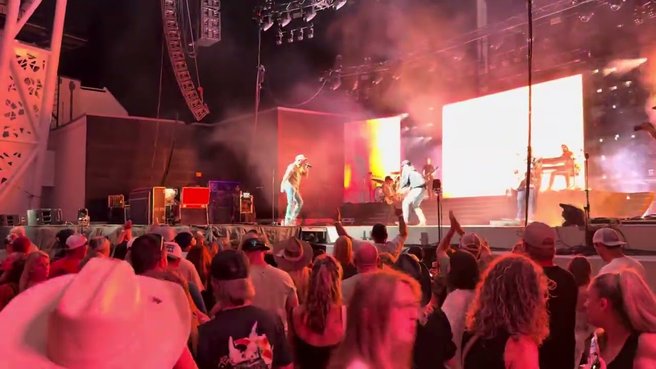 Cole Swindell. Left to Get Right Live