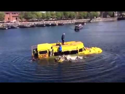 Liverpool famous yellow duck boat sinks in Albert dock ...