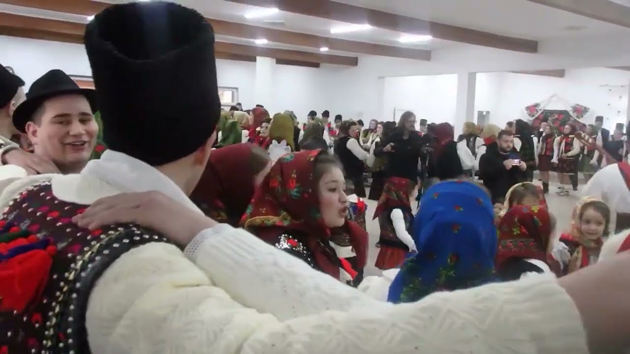 Anda Horoba și Frații Chindriș la Jocul Satului în Breb