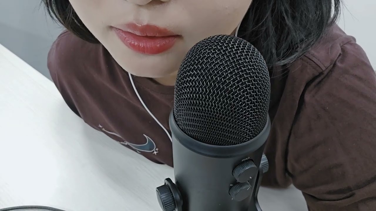 Yo Leo Las Frases en 3 Idiomas! | ASMR in Spanish