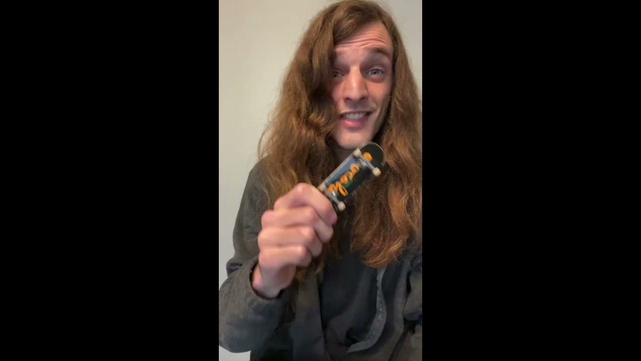 HOW TO KICKFLIP A FINGERBOARD Shorts
