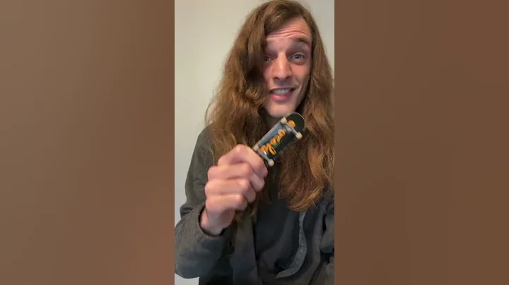 HOW TO KICKFLIP A FINGERBOARD! 🛹🔥 #shorts