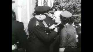 1943 09 15 NODO 46A José Luis de Arrese en Huesca Imposición de medallas a la Vieja Guardia y desf