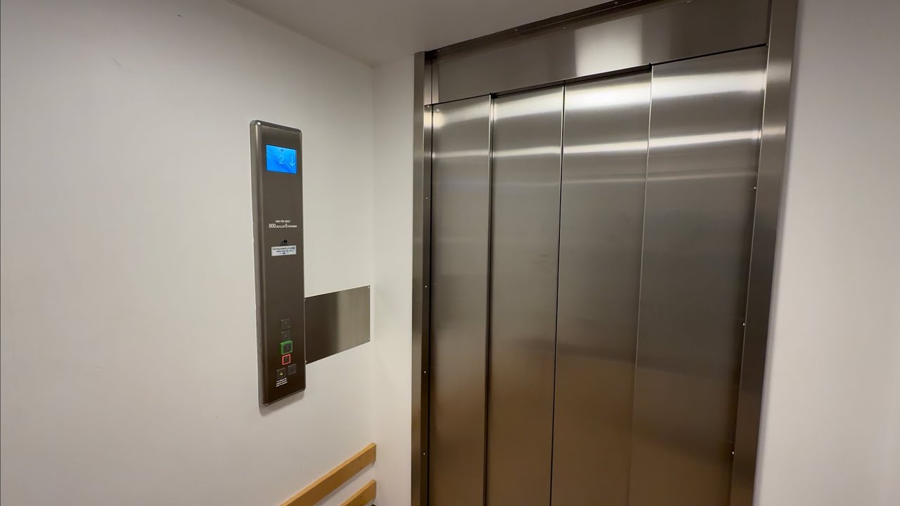 1983 DEVE (mod.) Hydraulic Elevator @ Heden 126, Bollnäs, Sweden.