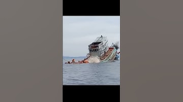 Cận cảnh Tàu Cá Việt Nam bị cảnh sát biển Indonesia phá nước đánh chìm tại biển #shorts