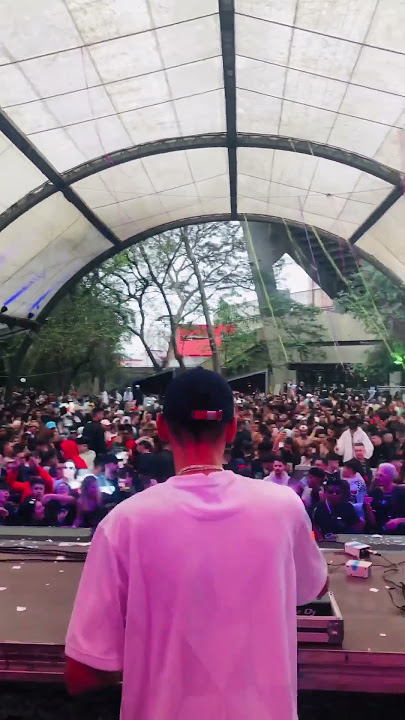 Dj Pablo Rb Tocando Ela me Mamou com Bala Halls em show