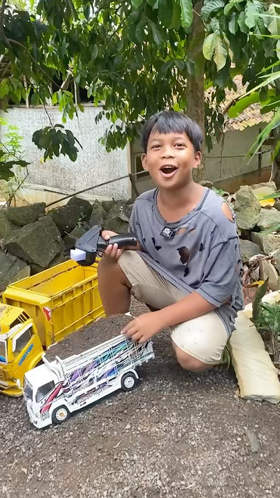 Mobil Truk Remote Rc Wahyu Abadi Muatan Pasir Terguling