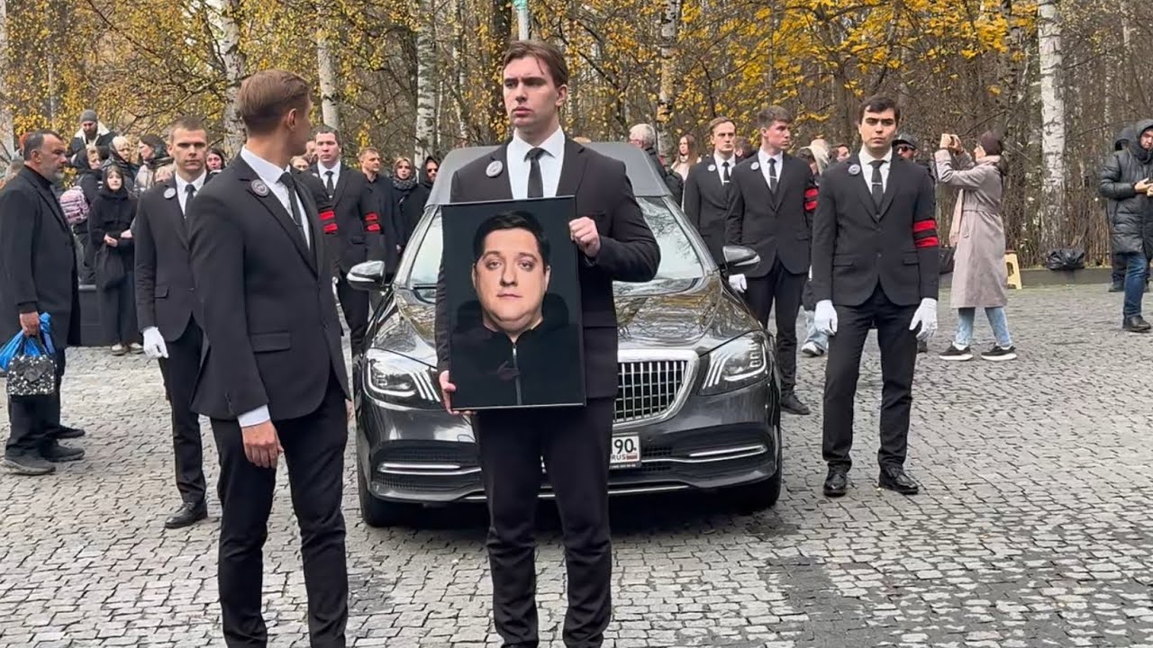 ЕГО ПРАХ РАЗВЕЮТ НАД ЧЁРНЫМ МОРЕМ … СЛЁЗЫ РОДНЫХ И ДРУЗЕЙ НА ПОХОРОНАХ РОМАНА ПОПОВА | 1.11.2025