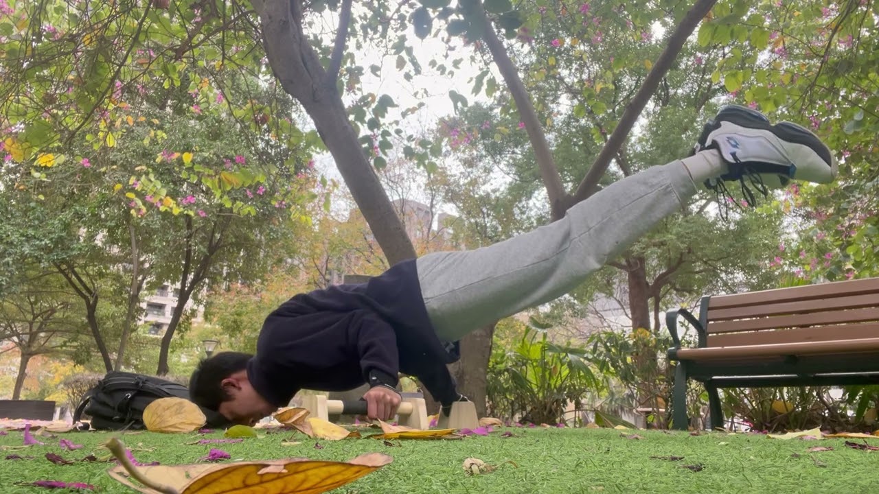 14 second elbow lever hold | Calisthenics in the park | Cooper Lin