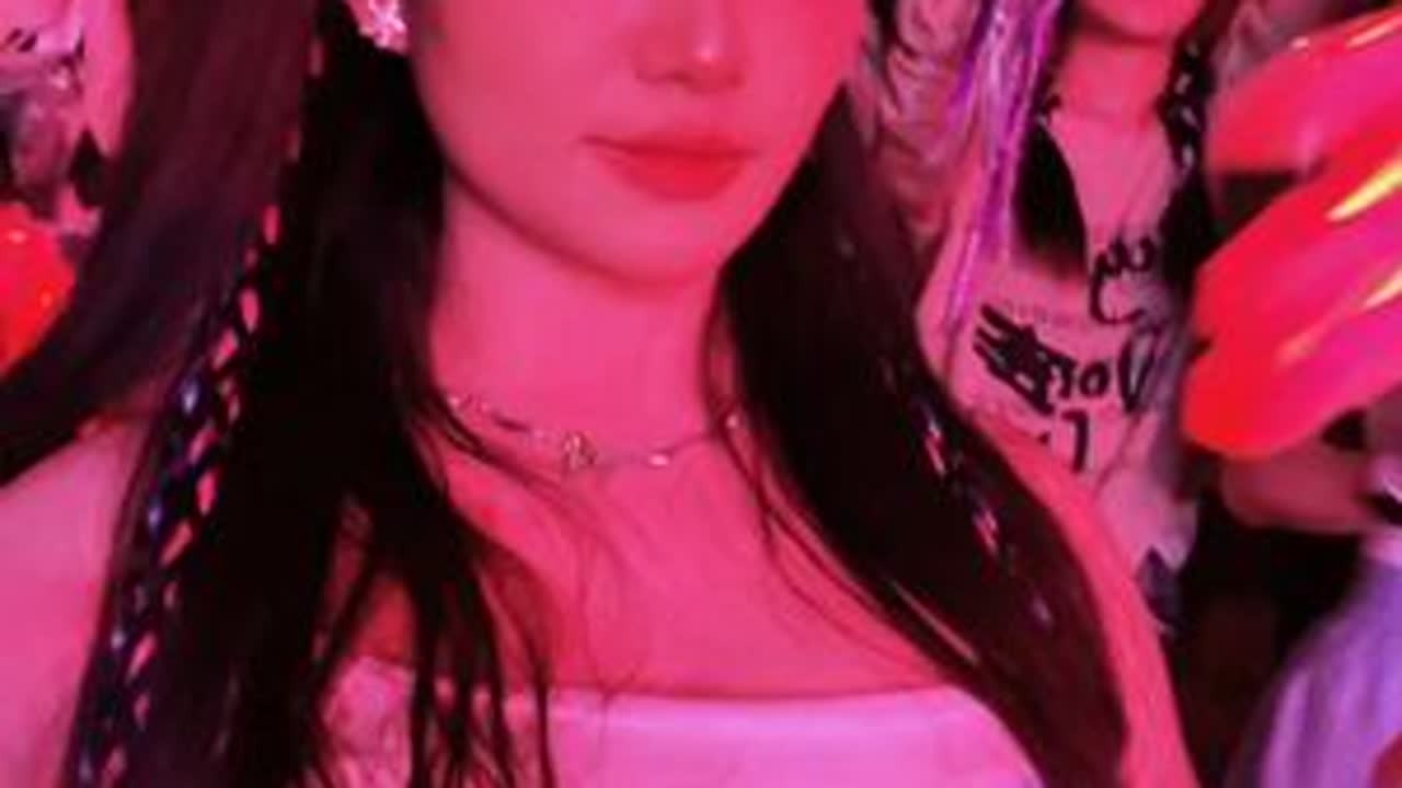 其实早在上小学 零几年还十岁不到的时候就听过JJ的歌了，当时一首《曹操》《江南》红遍了大江南北，各大商场店铺，操场广播都在放，后面一几年上初中了 十几岁的的时候接触到的他的歌越来越多，当时爸爸给...