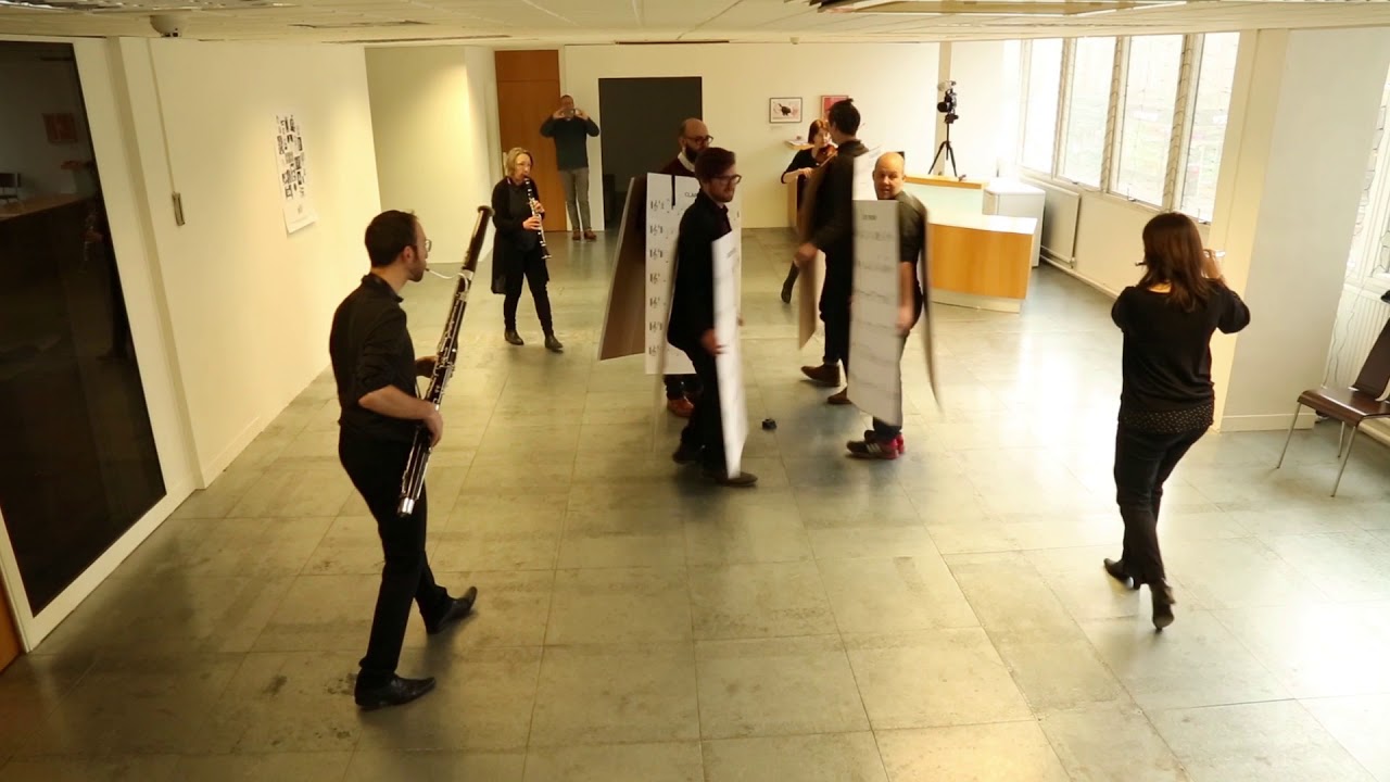 Ver Music Game Huddle no YouTube Ver Music Game Huddle no YouTube