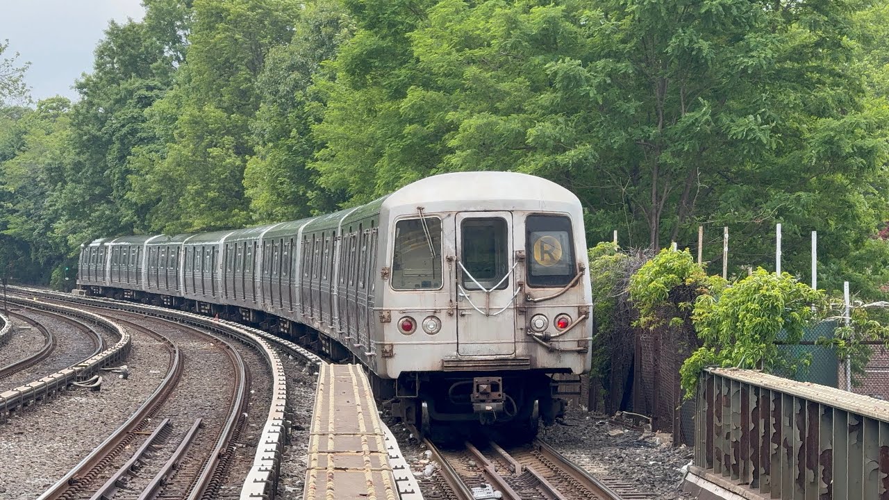 Railsmoke R46 R Train R46 R Train Departing Sheepshead Bay - YouTube