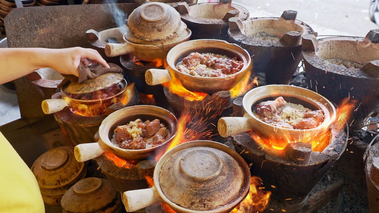 ⁣Unique cooking！Grilled Chicken Rice in Claypot, Claypot Sausage Rice / 炭香噴發！瓦煲雞飯, 臘味煲仔飯製作 - 街頭美食
