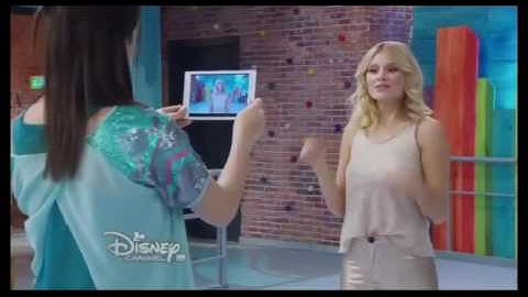 Soy luna: Ambar patina,ambar ve por primera vez a luna en su pista y luna se cae