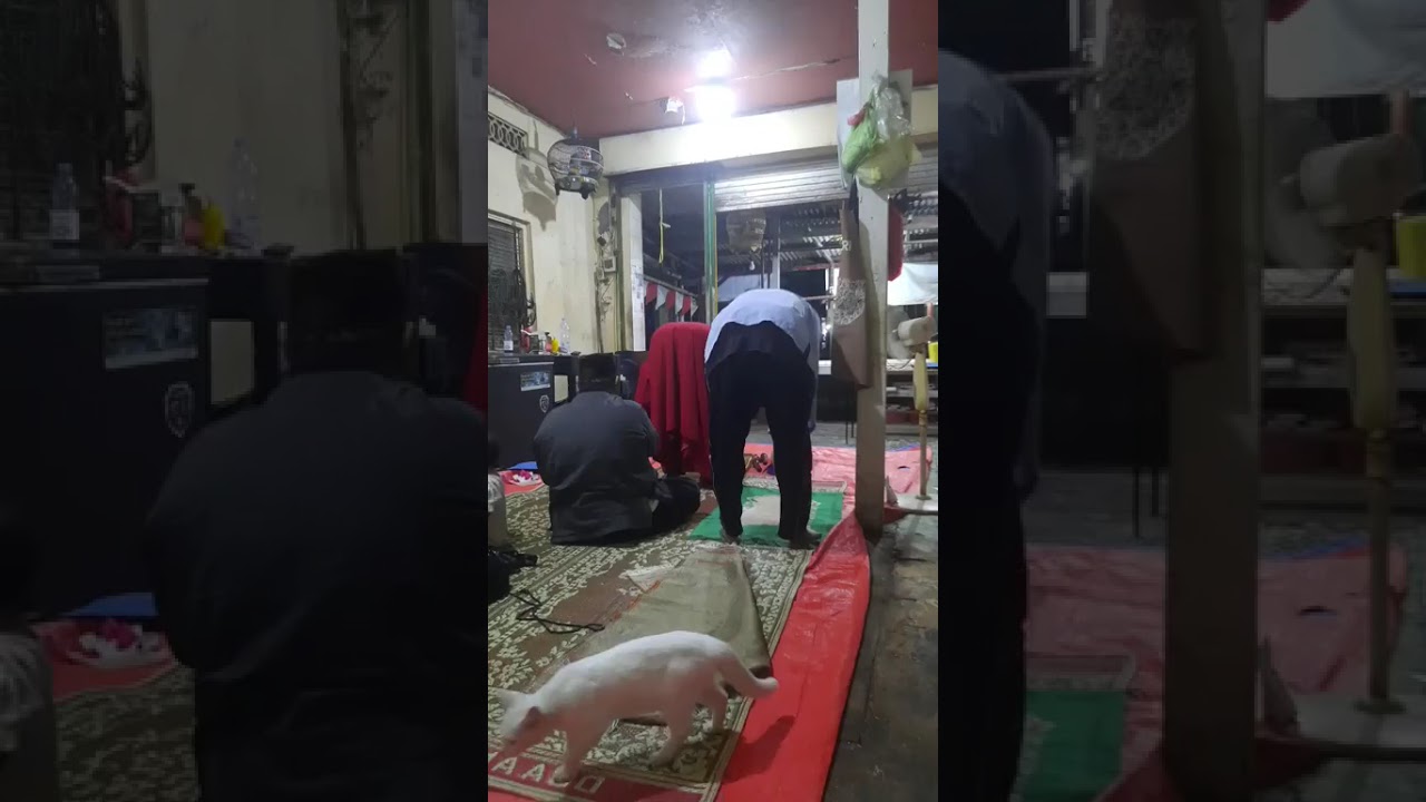 Tarawih dan Zikir Khatmul Khawajagaan Majlis Sala Ala Nabi Bintoro Demak Jawa Tengah Indonesia. 