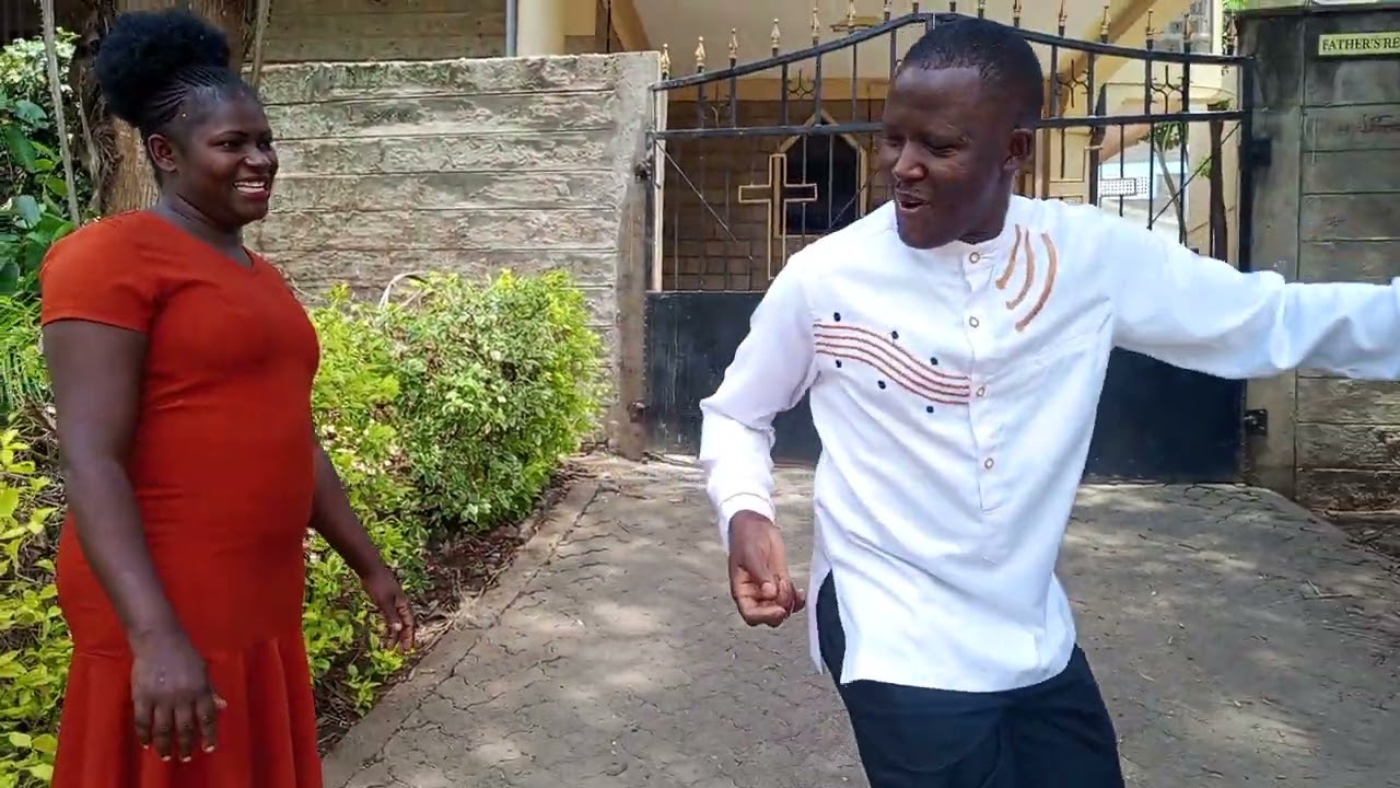 Messenger wengine wako hivi Angalia video Hadi mwisho please 