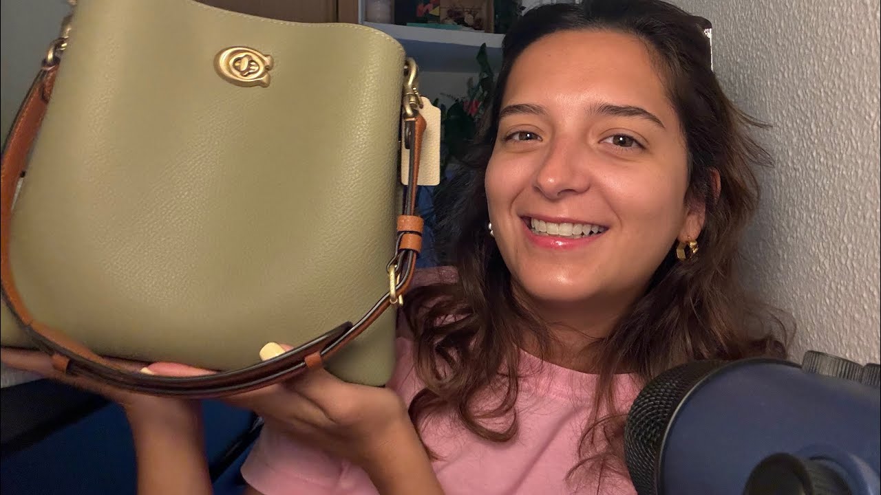 ASMR • ¿Qué hay en mi bolso? 💚