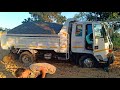 รถหกล้อดั้ม!!มาดูรถหกล้อดั้มจัดหนักบรรทุกหินและทรายถอยเททางลื่นๆแรงๆ?? Dump Truck Thailand