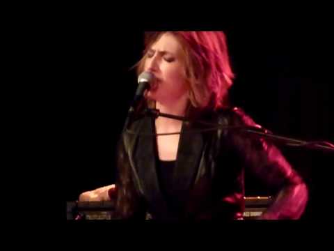 Joan As Policewoman - To Be Loved live @ szenewien...