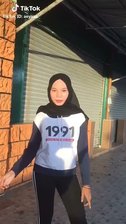 Awek tudung ketat