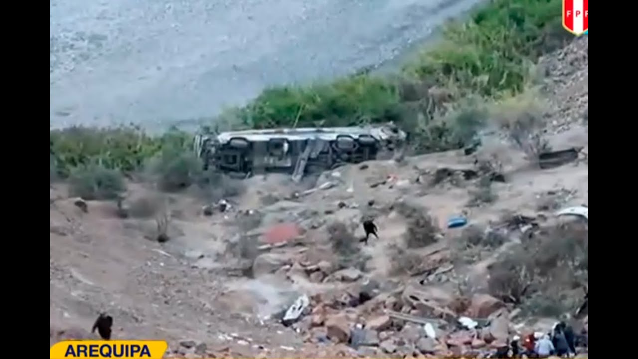 Arequipa: 17 muertos y más de 40 heridos tras despiste de bus en la carretera