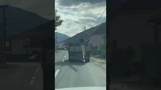 VIDEO: Cum se transportă lemnele la Sibiu? Călare! 1 video