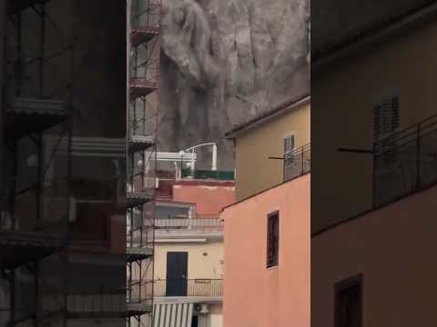 Video Terremoto Campo Flegrei: Danni ingenti, 8 feriti